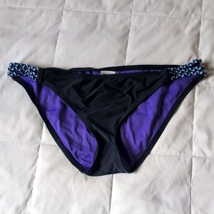 Bikini bottoms with braided side detail